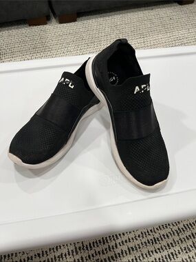 APL Slip-On Knit Runner in Black and White